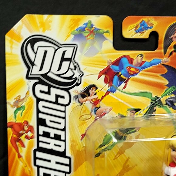 Mattel DC Super Heroes Justice League SUPERGIRL 3.5" Action Figure NEW 2005 - Picture 3 of 4